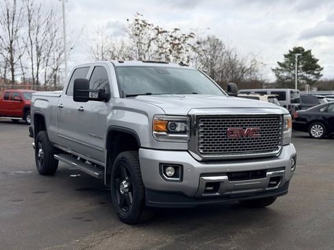 Used 2015 GMC Sierra 2500 Denali w/ Duramax Plus Package image 2