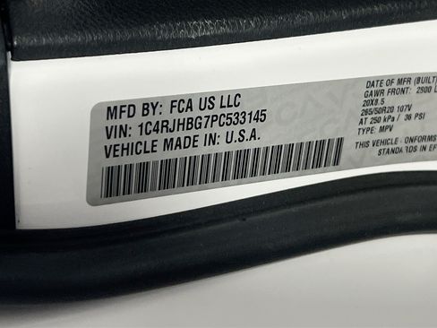 Used 2023 Jeep Grand Cherokee Limited w/ Black Appearance Package AWD/4WD image 31