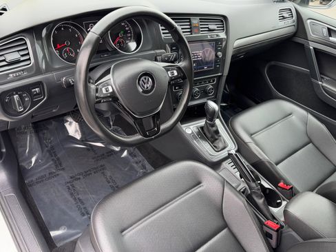 Used 2019 Volkswagen Golf S image 18