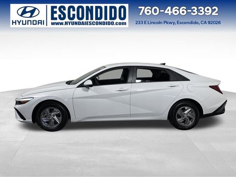 New 2026 Hyundai Elantra SE image 2