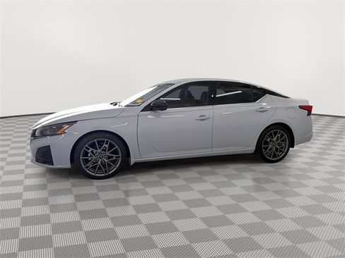 Certified 2024 Nissan Altima 2.0 SR image 7