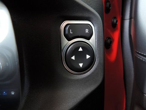Used 2025 Jeep Wrangler Unlimited Sahara AWD/4WD image 22