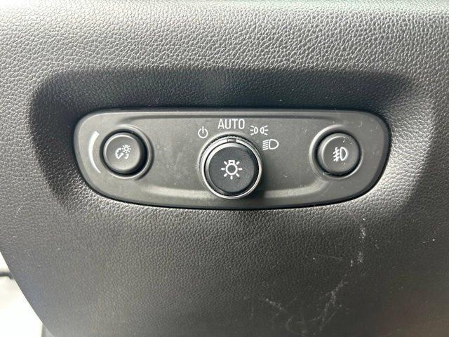 Used 2018 Chevrolet Traverse LT FWD image 14