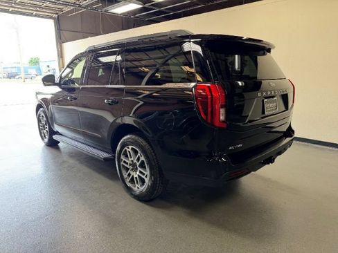 Used 2025 Ford Expedition Active AWD/4WD image 2