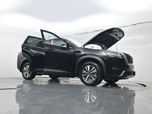 Used 2025 Nissan Pathfinder SL AWD/4WD image 31