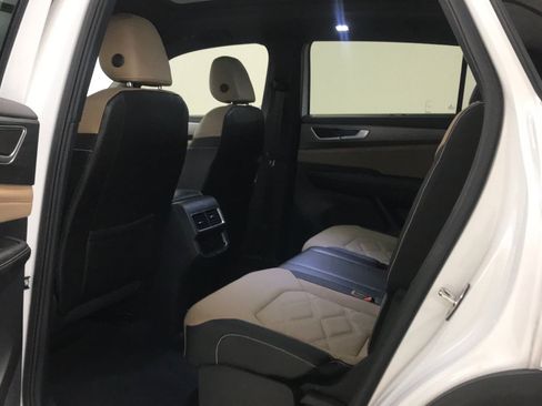 Used 2024 Volkswagen Atlas Cross Sport SE FWD image 11