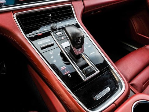 Used 2018 Porsche Panamera image 23