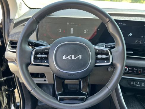 Used 2025 Kia Carnival EX FWD image 6