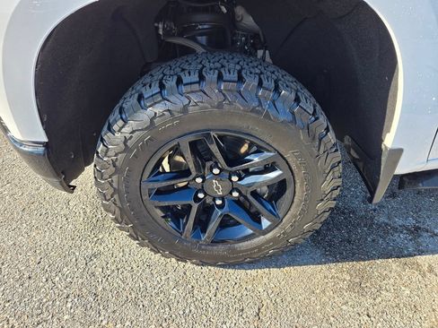 Used 2019 Chevrolet Silverado 1500 LT Trail Boss AWD/4WD image 12