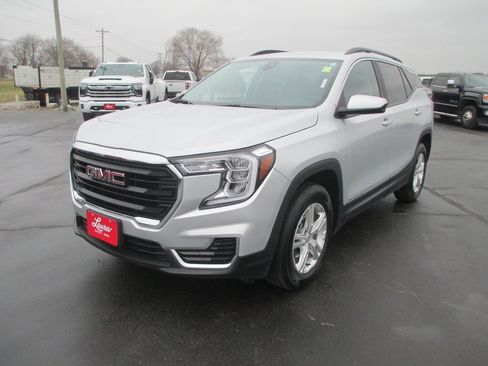 Used 2022 GMC Terrain SLE w/ Driver Convenience Package image 9