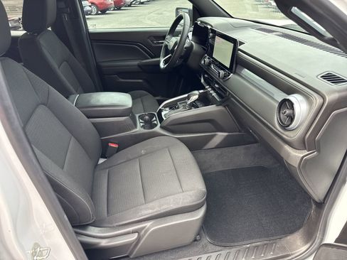 Used 2024 Chevrolet Colorado LT RWD image 30