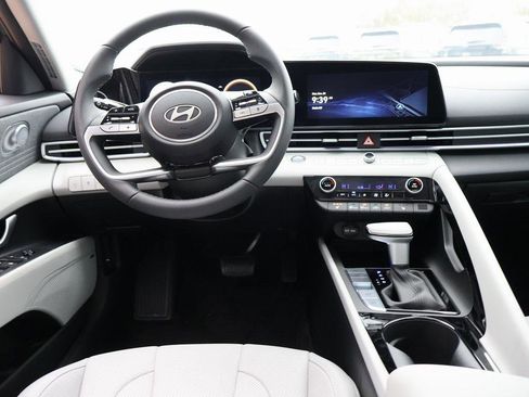 New 2025 Hyundai Elantra Limited image 19