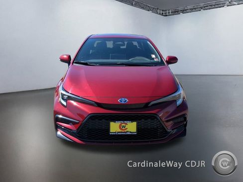 Used 2025 Toyota Corolla SE image 2