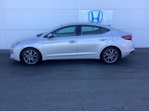 Used 2020 Hyundai Elantra Limited FWD image 2