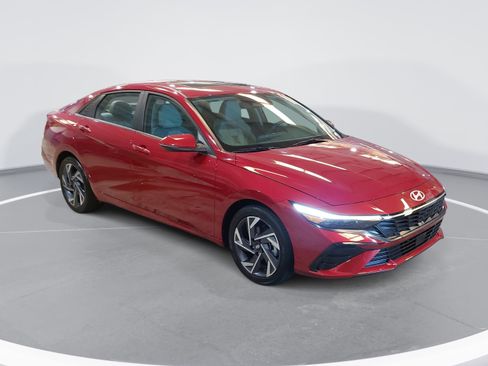 Certified 2025 Hyundai Elantra Limited FWD image 3