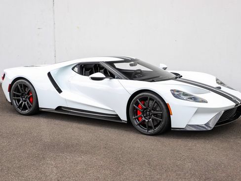 Used 2017 Ford GT RWD image 4