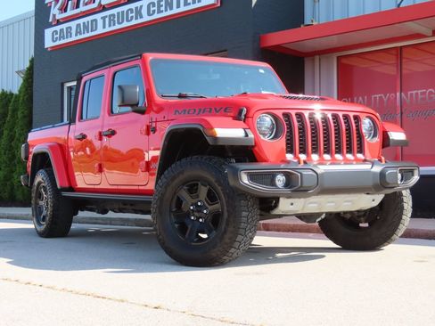 Used 2023 Jeep Gladiator Mojave w/ LED Lighting Group AWD/4WD image 2