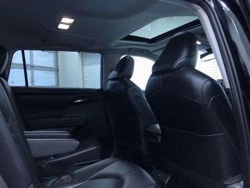 Used 2022 Toyota Highlander XLE image 22