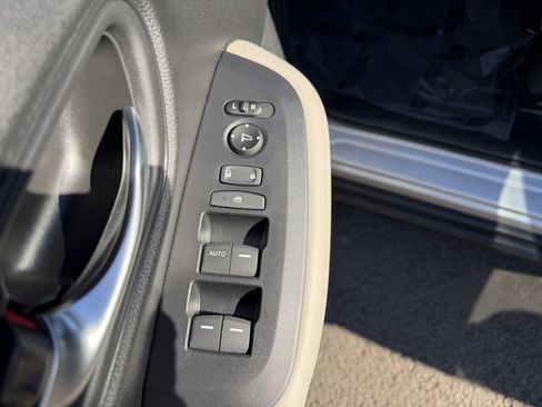 Used 2025 Honda HR-V LX image 13