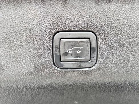 Used 2024 GMC Yukon SLT image 31