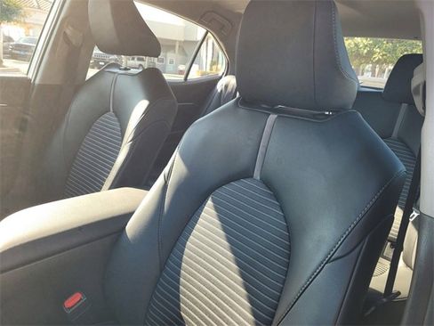 Used 2024 Toyota Camry SE image 11