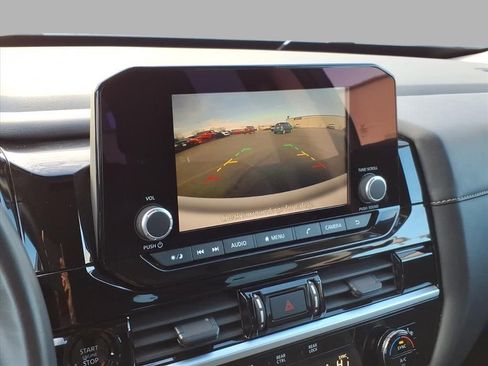 Used 2025 Nissan Pathfinder SV image 23