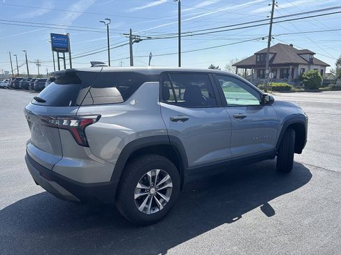 Used 2025 Chevrolet Equinox LT image 3