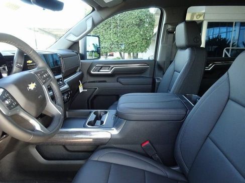 New 2026 Chevrolet Silverado 2500 LTZ w/ LTZ Premium Package AWD/4WD image 13
