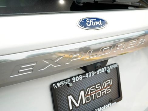 Used 2020 Ford Explorer Platinum w/ Premium Technology Package AWD/4WD image 13