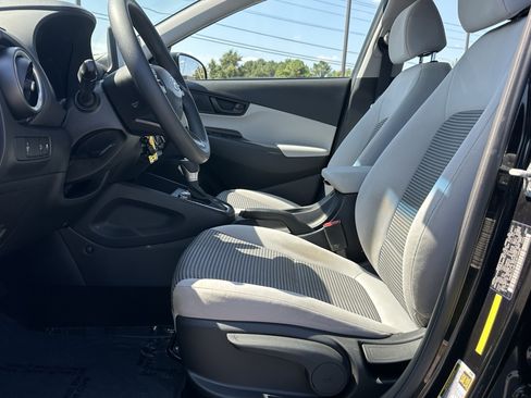 Used 2022 Hyundai Kona SE w/ Cargo Package FWD image 9