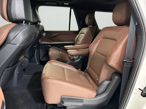 Used 2025 Lincoln Navigator L Reserve AWD/4WD image 10