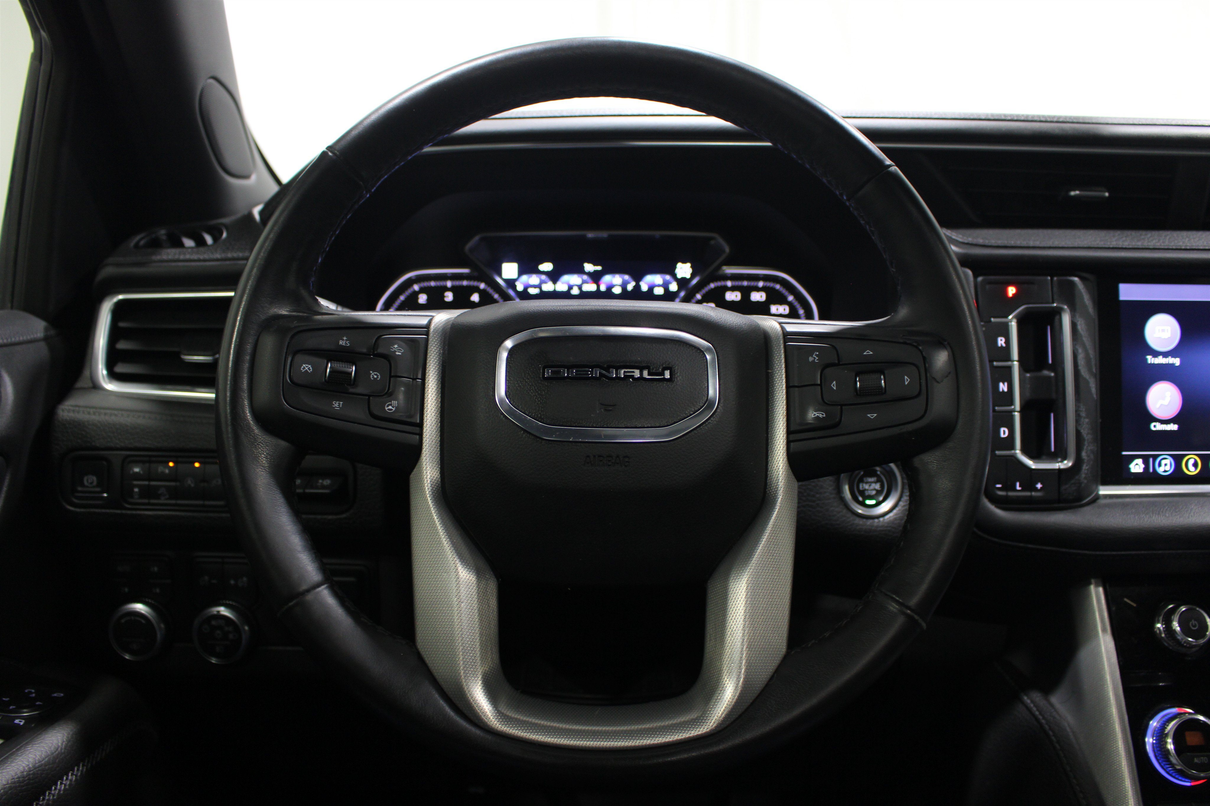 Used 2021 GMC Yukon Denali w/ Denali Ultimate Package AWD/4WD image 11