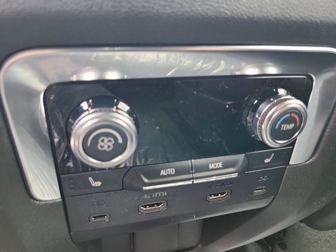 New 2026 GMC Yukon Denali w/ Denali Reserve Package image 11