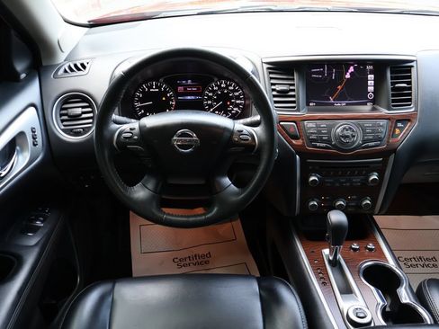 Used 2017 Nissan Pathfinder Platinum AWD/4WD image 5