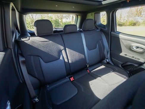 Used 2021 Jeep Renegade Latitude w/ Sun & Sound Group image 31