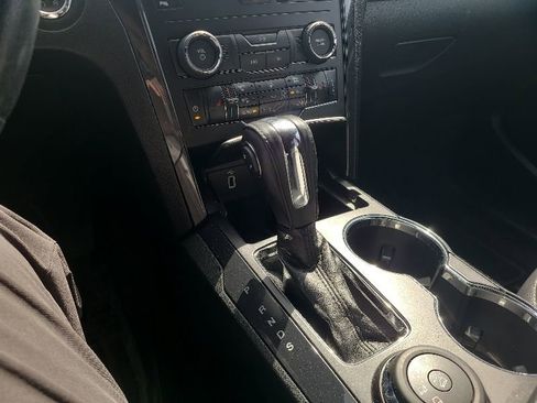 Used 2018 Ford Explorer XLT w/ Equipment Group 202A AWD/4WD image 16