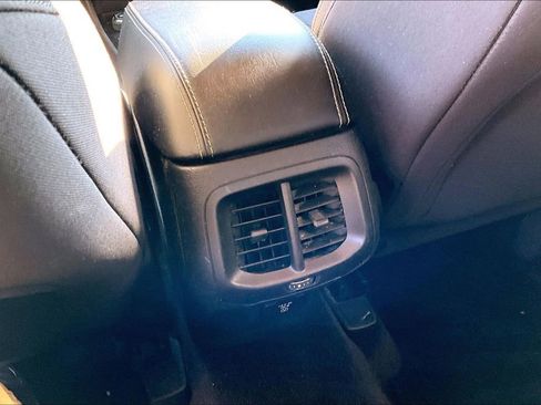 Used 2017 Jeep Cherokee Latitude w/ Cold Weather Group image 11