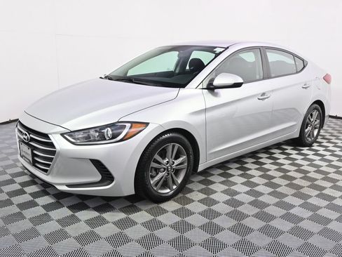 Used 2018 Hyundai Elantra SEL w/ Cargo Package FWD image 2