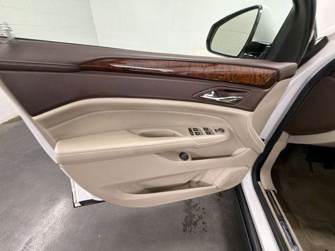 Used 2011 Cadillac SRX Luxury FWD image 22