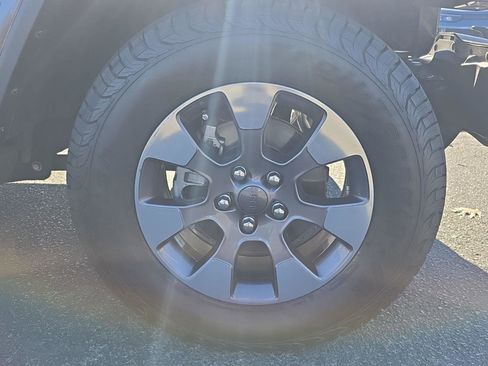 Used 2020 Jeep Wrangler Unlimited Sahara image 9