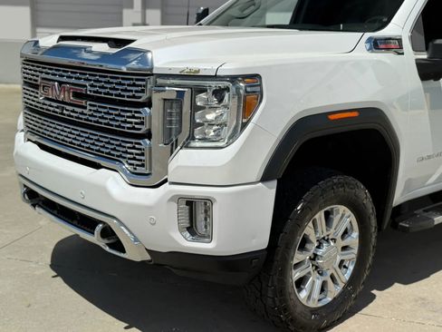 Used 2022 GMC Sierra 2500 Denali AWD/4WD image 2