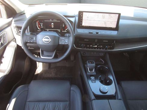 Used 2025 Nissan Rogue Platinum w/ Platinum Premium Package AWD/4WD image 18