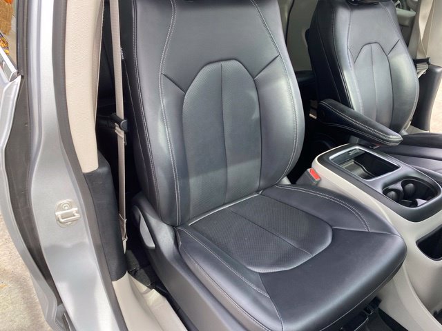 Used 2024 Chrysler Pacifica Touring-L FWD image 33
