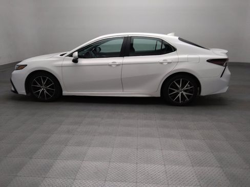 Used 2023 Toyota Camry SE FWD image 3
