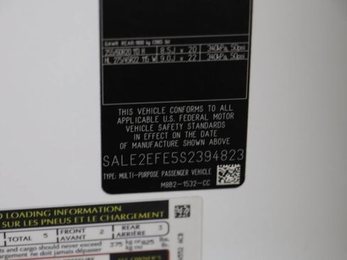 Certified 2025 Land Rover Defender 110 X-Dynamic SE AWD/4WD image 25