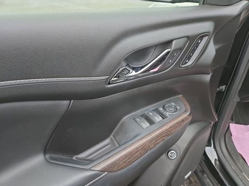 Used 2023 GMC Acadia Denali w/ Black Diamond Edition image 10