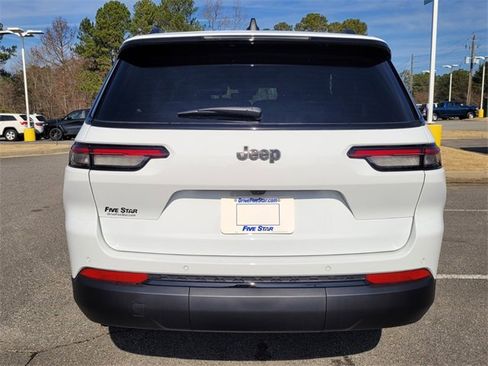 New 2024 Jeep Grand Cherokee L Altitude image 11