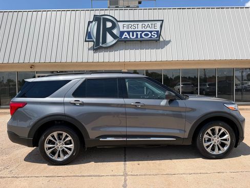 Used 2021 Ford Explorer XLT w/ Equipment Group 202A AWD/4WD image 8