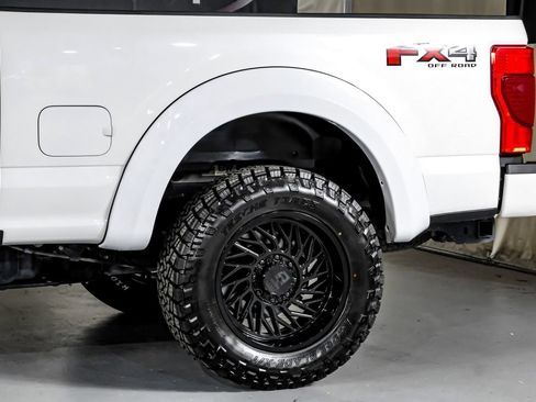 Used 2022 Ford F250 Platinum w/ FX4 Off-Road Package AWD/4WD image 14