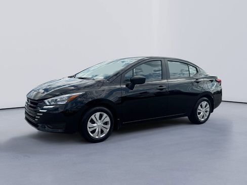 Used 2025 Nissan Versa S w/ Trunk Package image 2